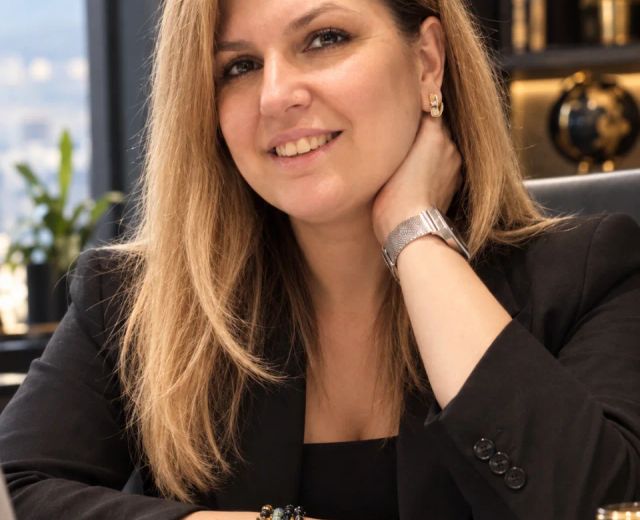 კარინა არაკელიანი, ინგლისური ენა, რუსული ენა